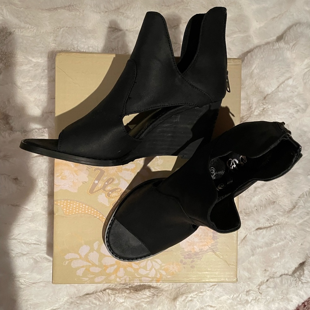 Black open toe wedges